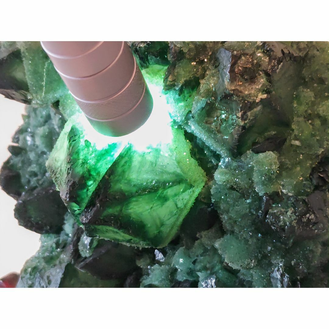 緑水晶 2.3kg 水晶 クォーツ 原石 鑑賞石 自然石 誕生石 鉱物