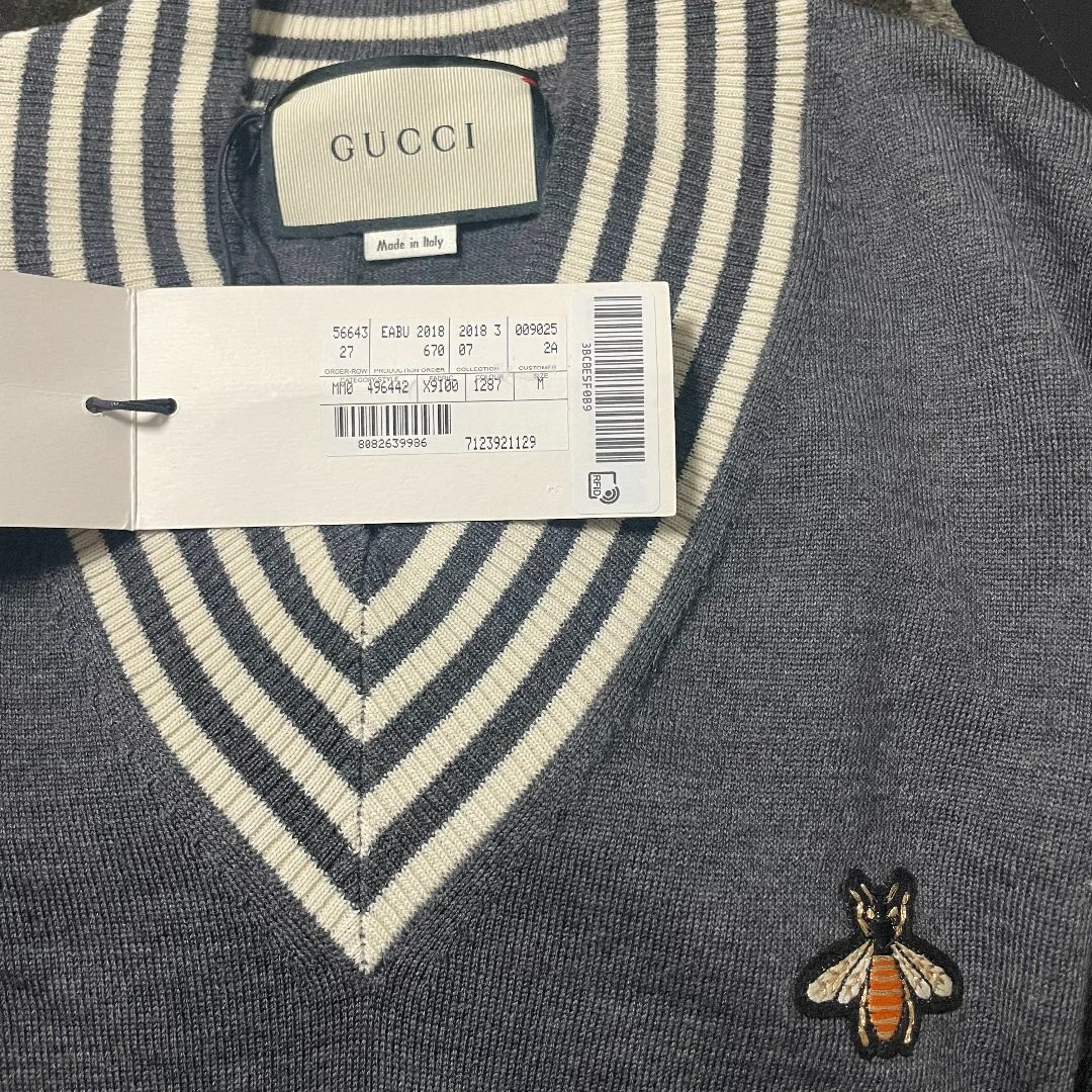 GUCCI - 新品未使用 GUCCI Vネックセーター Mの通販 by しのにー GUCCI - 新品未使用 GUCCI Vネックセーター Mの通販 by しのにー