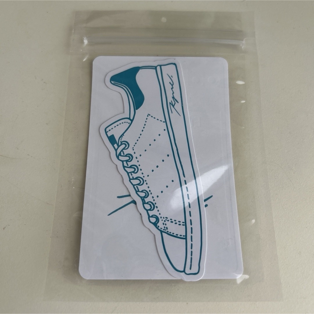 【返品交換不可】 Hey!Say!JUMP 山田涼介さん愛用 adidas✖️Kyneステッカー アイドルグッズ