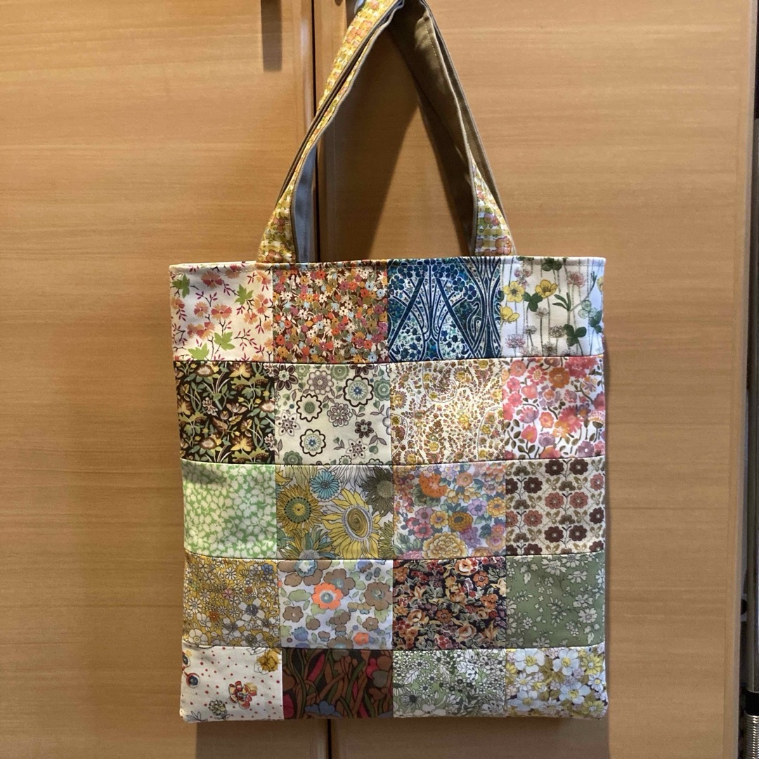 LIBERTY. - リバティ パッチワークバッグ 秋色の通販 by LIBERTY. - リバティ パッチワークバッグ 秋色の通販 by