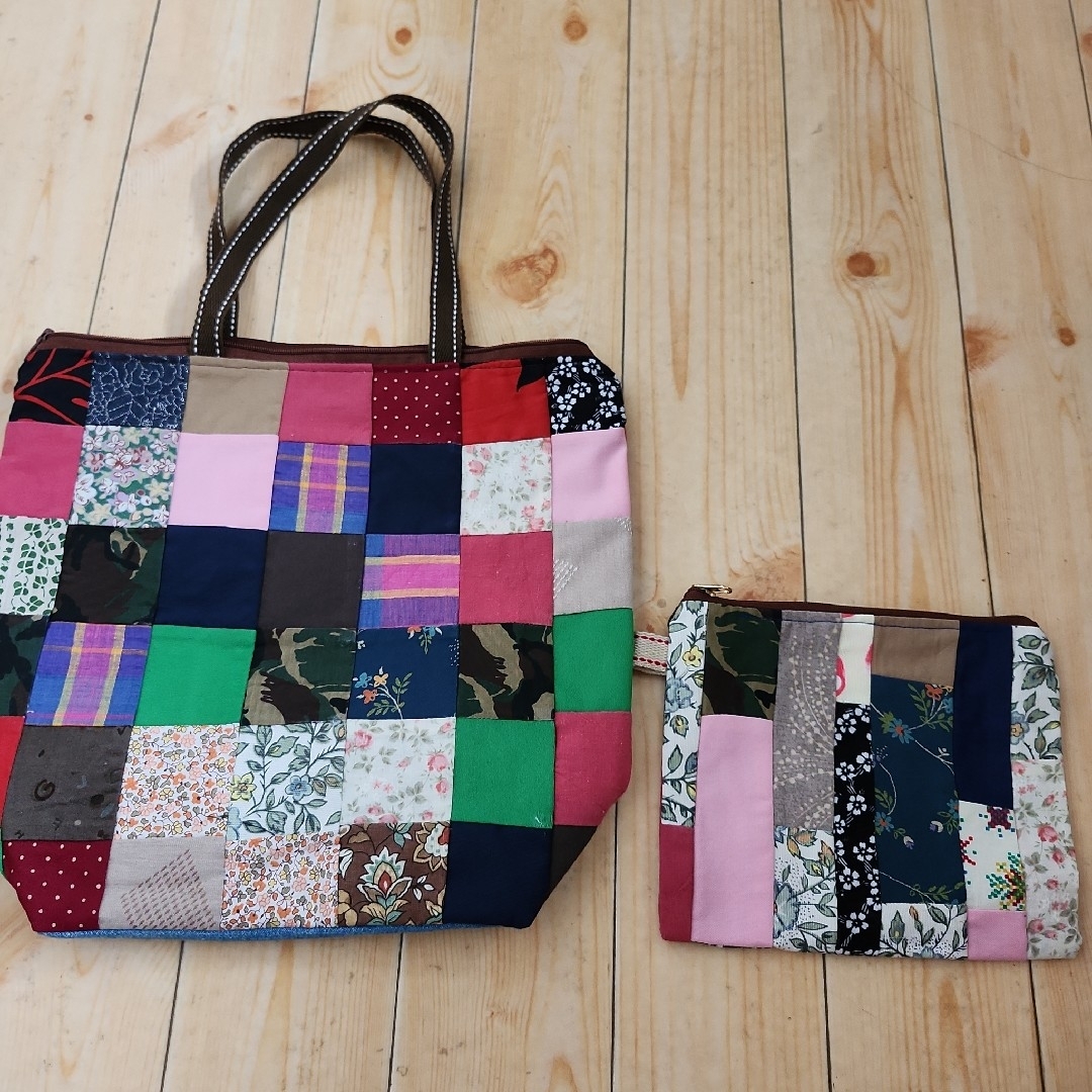 値下げ】ハンドメイド パッチワーク トートバッグ ポーチ付きの 値下げ】ハンドメイド パッチワーク トートバッグ ポーチ付きの