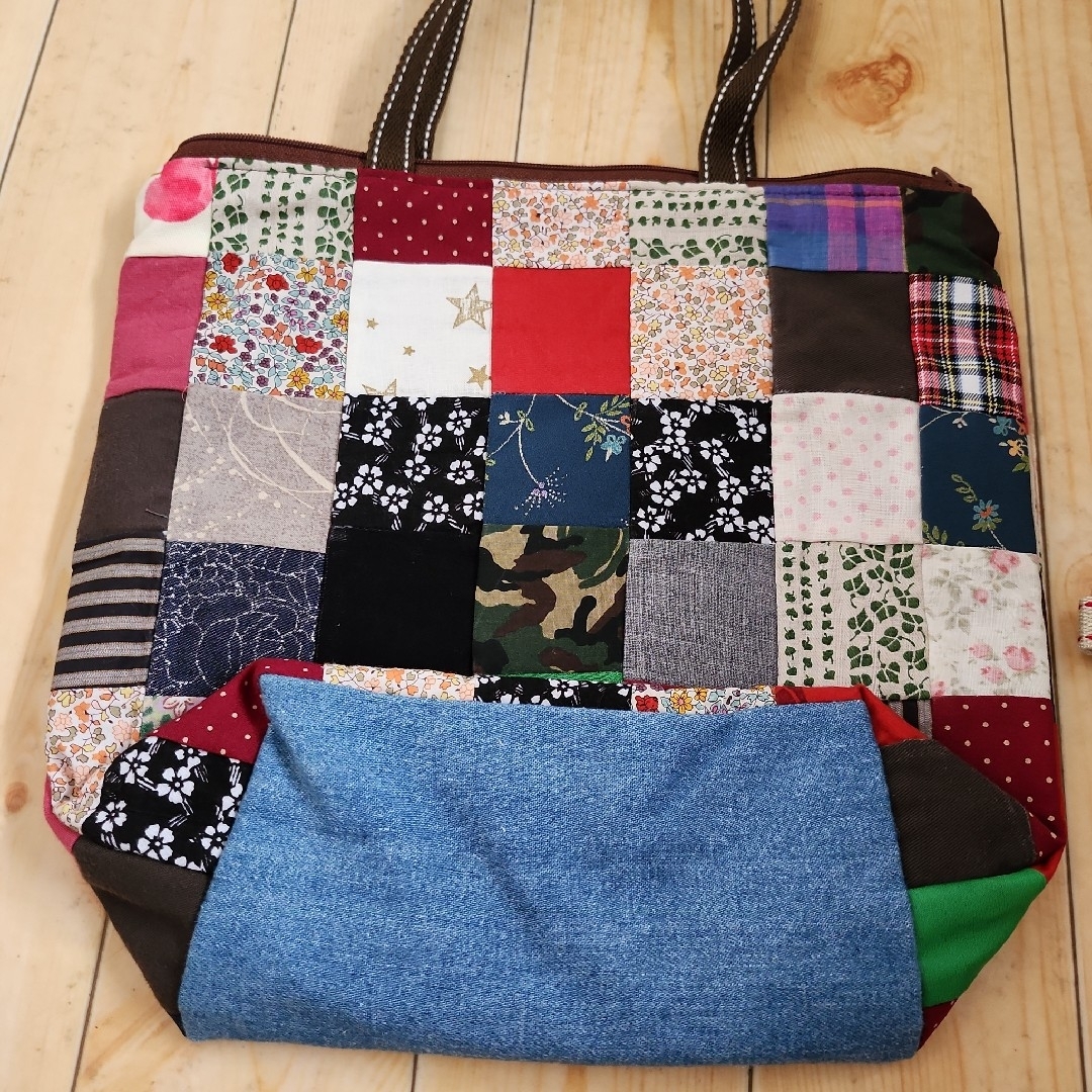 値下げ】ハンドメイド パッチワーク トートバッグ ポーチ付きの 値下げ】ハンドメイド パッチワーク トートバッグ ポーチ付きの