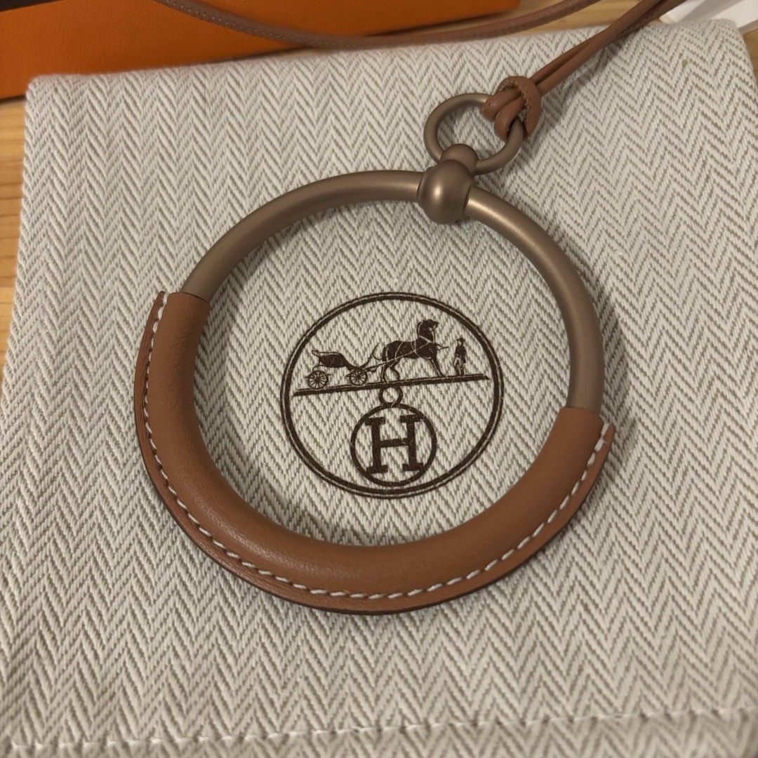 HERMES - エルメス ループグラン ペンダント アルミニウレザー HERMES - エルメス ループグラン ペンダント アルミニウレザー