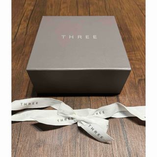 スリー(THREE)のTHREE スリー　プレゼント　ボックス　箱　ラッピング　グレー　高級感　リボン(ラッピング/包装)