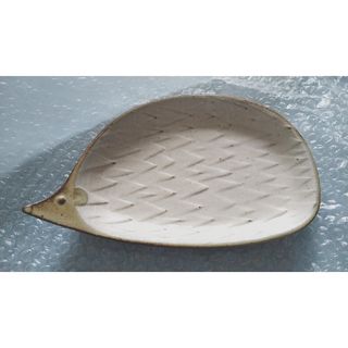 益子焼 はりねずみ 雪の結晶 お皿 陶器  ナチュラル うつわ かわいい 食器(食器)