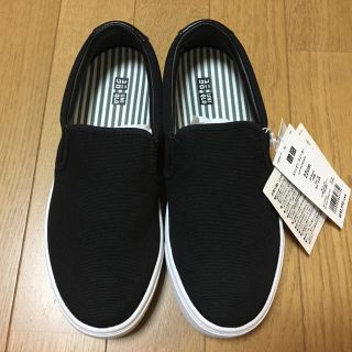 ユニクロ(UNIQLO)のユニクロ スリッポンスニーカー 22cm /ブラック 新品 定価3229円(スニーカー)