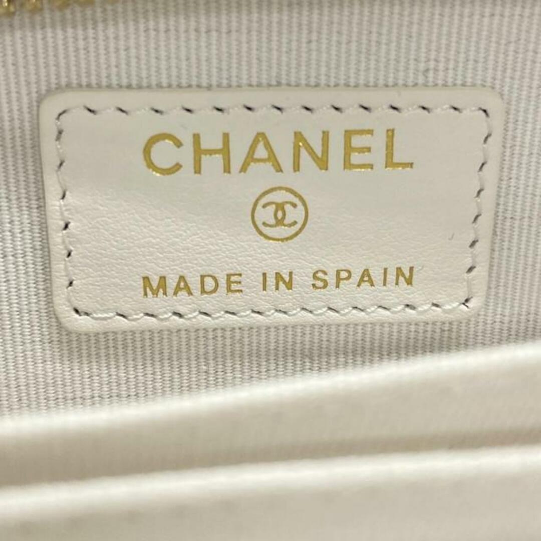 CHANEL(シャネル) コインケース美品 マトラッセ 白 ラウンド CHANEL(シャネル) コインケース美品 マトラッセ 白 ラウンド