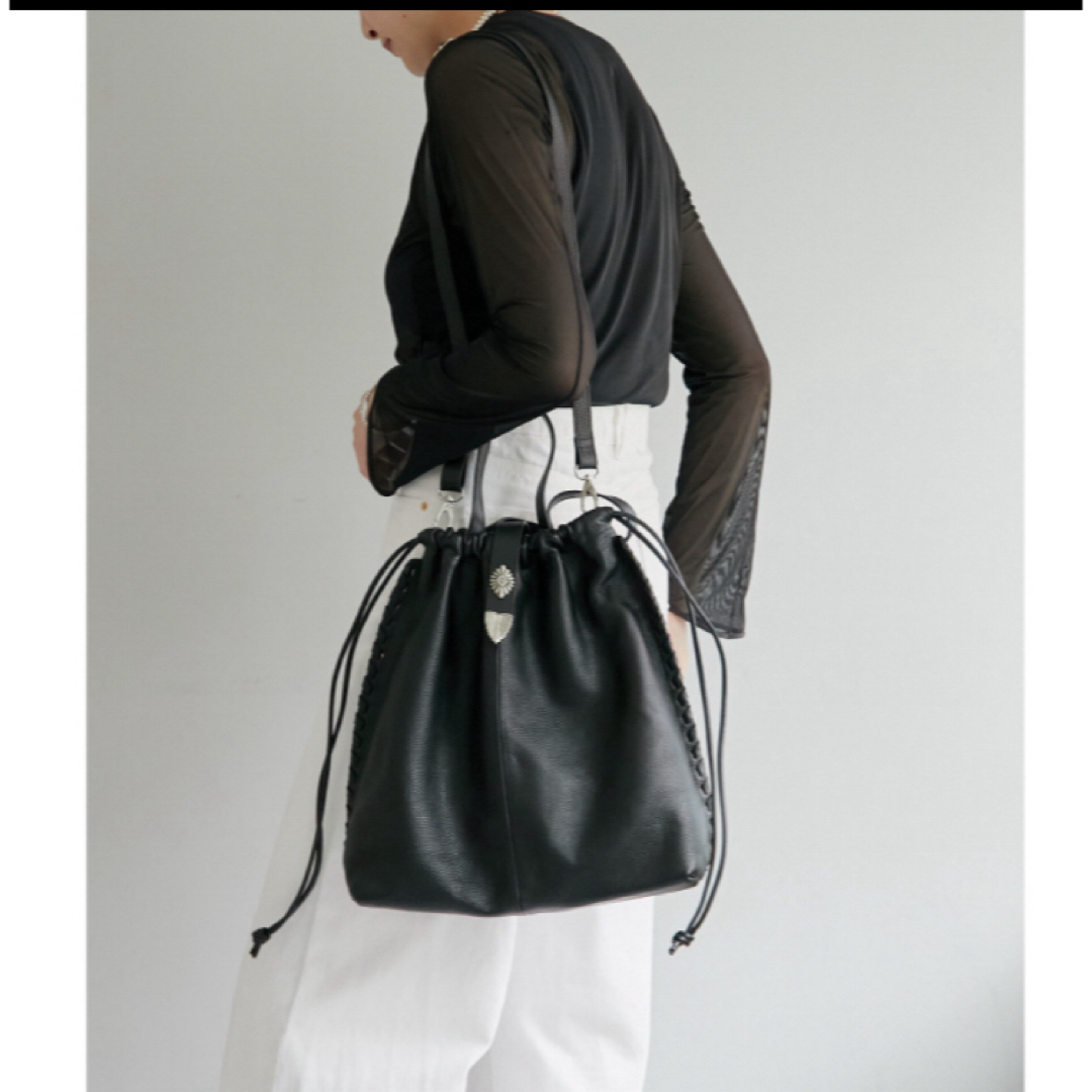 イアパピヨネ バックル巾着ショルダー L ショルダーバッグ イアパピヨネ バックル巾着ショルダー L ショルダーバッグ