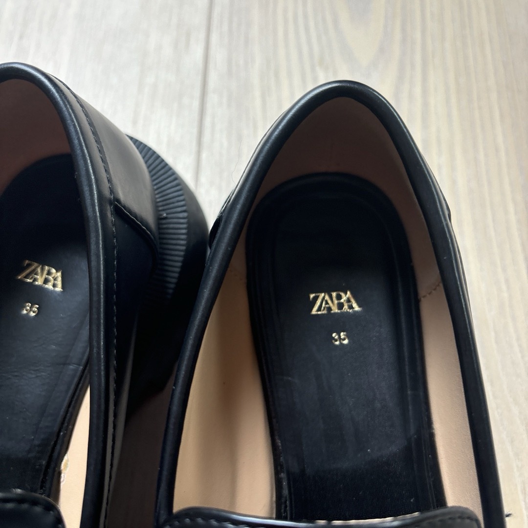 ZARA - ザラ トラック ソール ビジュー ローファーの通販 by ZARA - ザラ トラック ソール ビジュー ローファーの通販 by