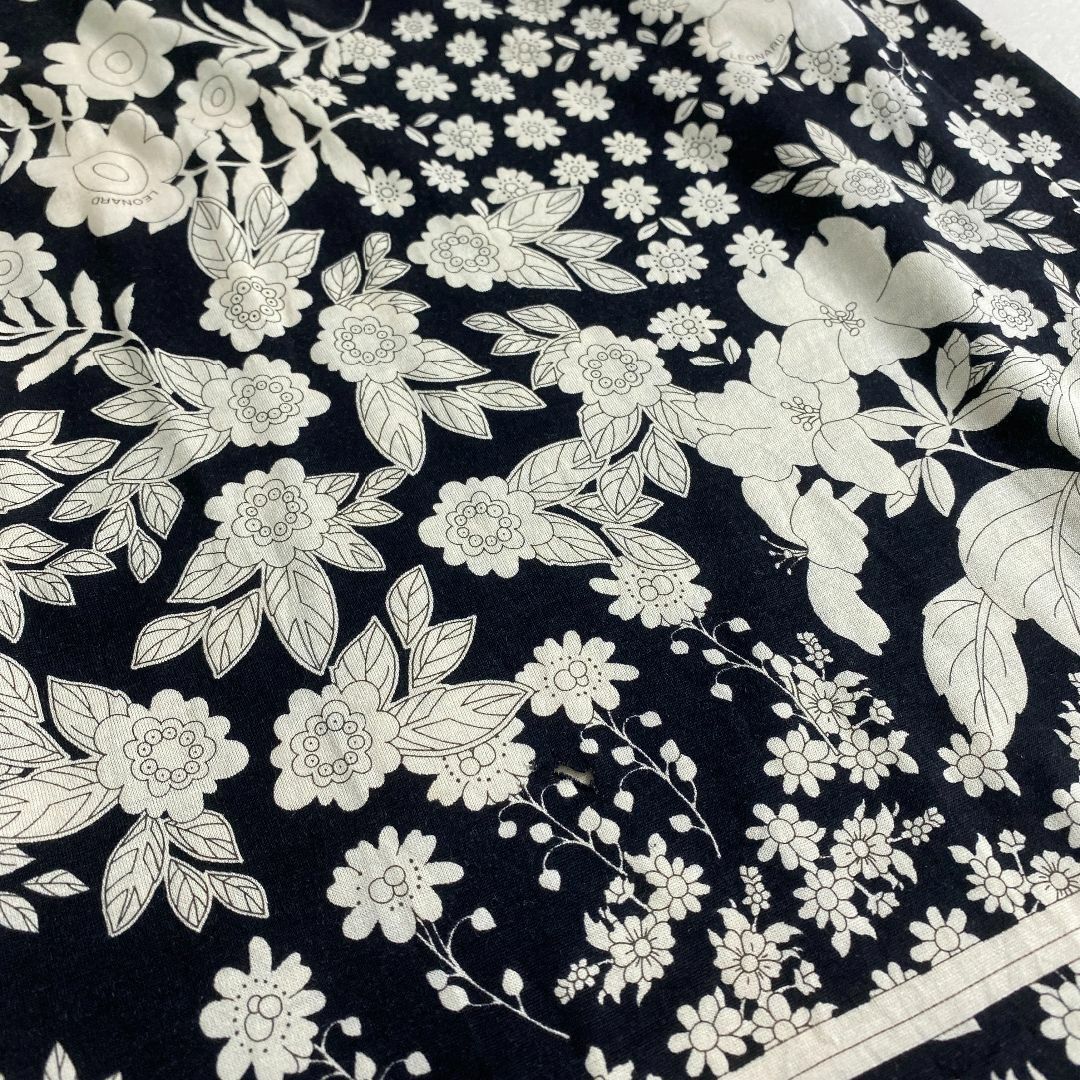 LEONARD - 美品　レオナール　カットソー　セーター　毛　絹　長袖　総柄　花柄　M 希少 LEONARD - 美品 レオナール カットソー セーター 毛 絹 長袖 総