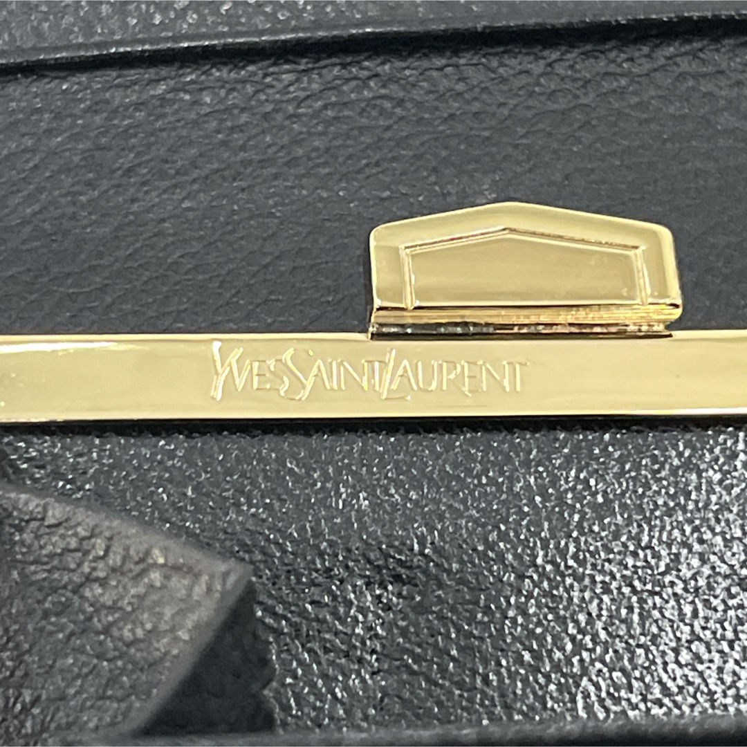 Yves Saint Laurent - 美品 イヴサンローラン 二つ折り財布 三角 Yves Saint Laurent - 美品 イヴサンローラン 二つ折り財布 三角