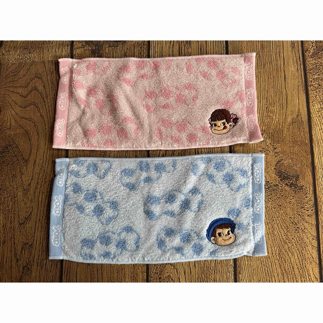 不二家(フジヤ)の不二家ペコちゃん ハーフタオルハンカチ2枚セット レディースのファッション小物(ハンカチ)の商品写真