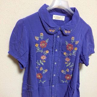 ダブルクローゼット(w closet)の値下げw closet お花刺繍ブラウス(シャツ/ブラウス(半袖/袖なし))