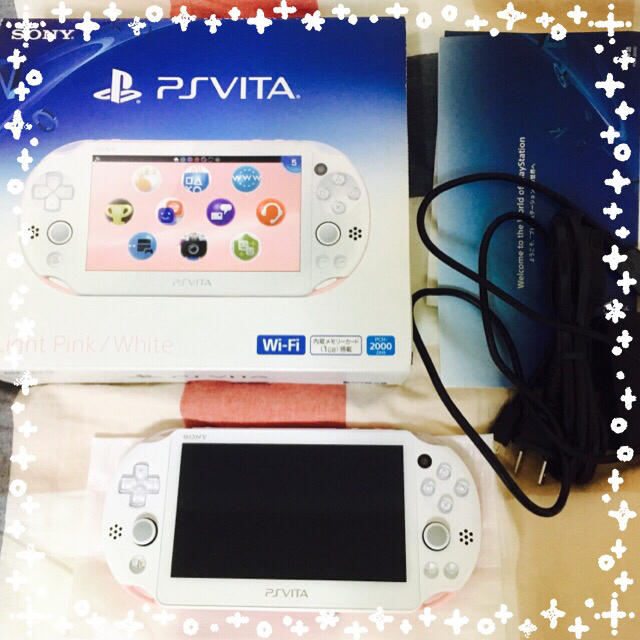 SONY(ソニー)の美品♡PSVITA ピンク＆ホワイト エンタメ/ホビーのゲームソフト/ゲーム機本体(携帯用ゲーム機本体)の商品写真