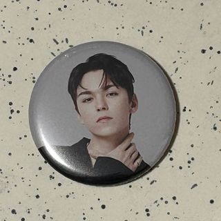 SEVENTEEN CAFE 缶バッジ バーノン(アイドルグッズ)