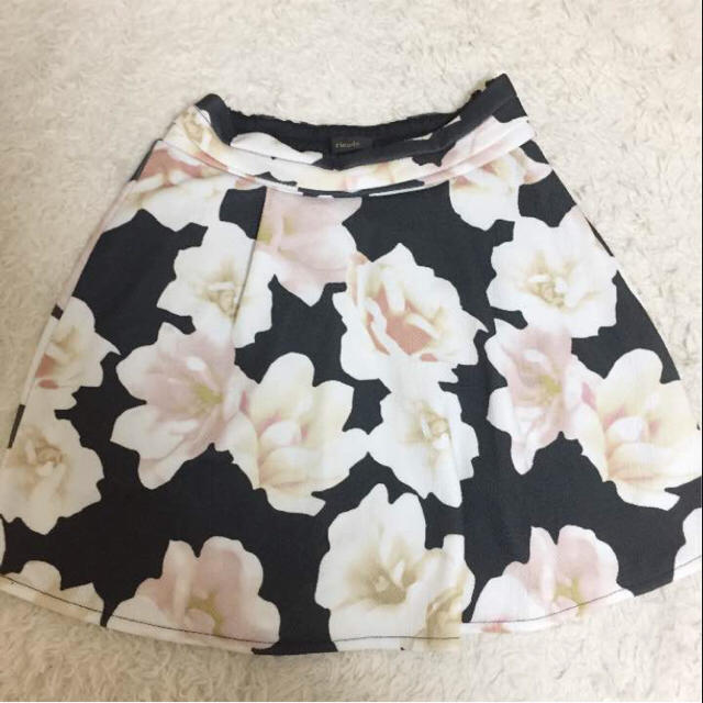 rienda(リエンダ)のちえ様専用♡rienda♡フラワー♡スカート レディースのスカート(ミニスカート)の商品写真