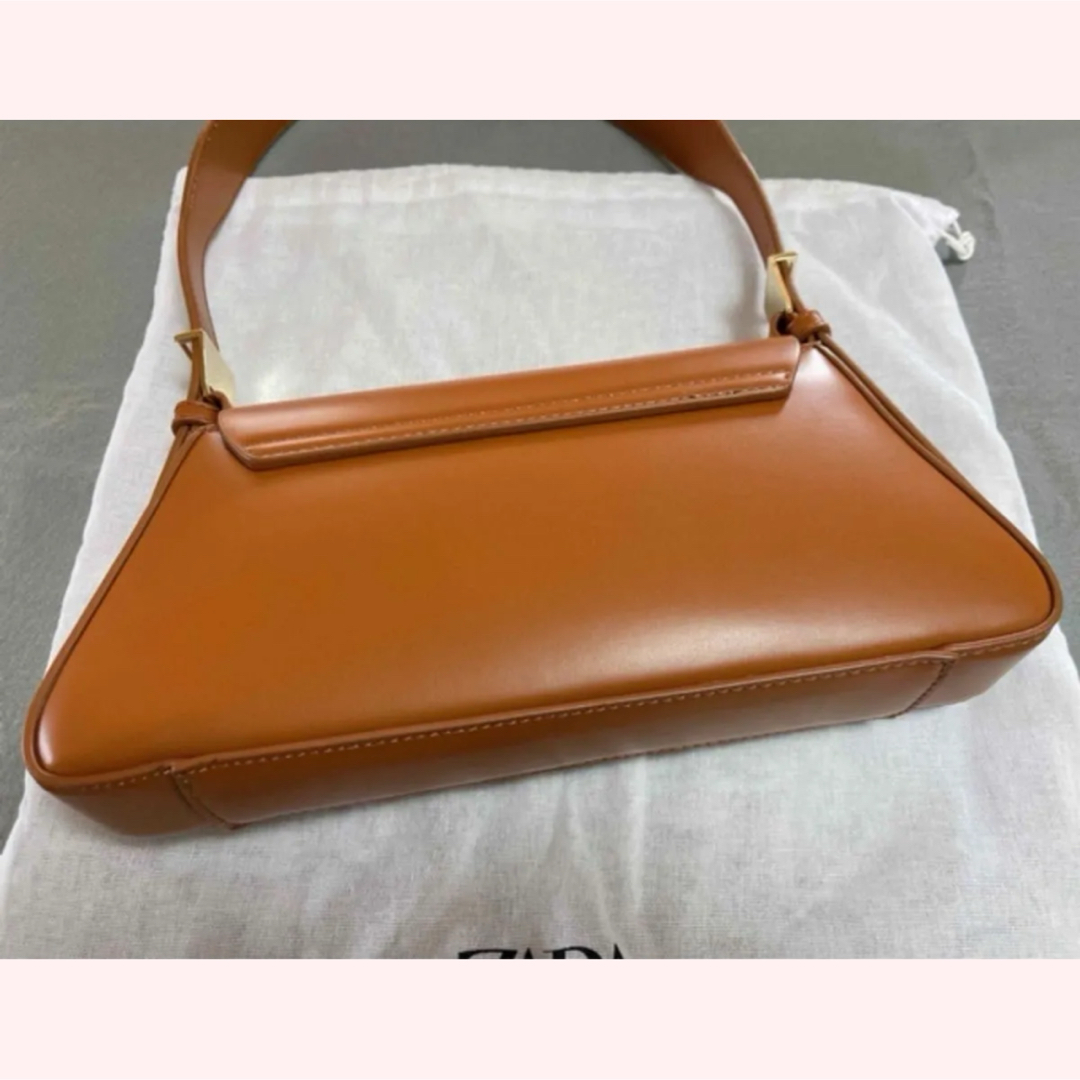 ZARA - 希少✨ZARA フラップ ミニマル ショルダーバッグ 新品未 ZARA - 希少✨ZARA フラップ ミニマル ショルダーバッグ 新品未