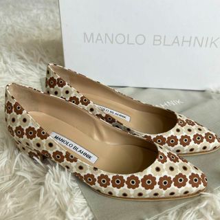 MANOLO BLAHNIK(ハイヒール/パンプス ・ ホワイト/白色系)の MANOLO BLAHNIK(ハイヒール/パンプス ・ ホワイト/白色系)の