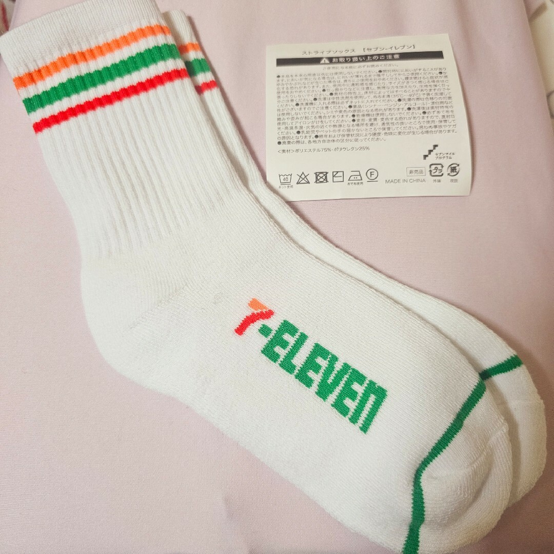 セブンイレブン 非売品 ソックス 靴下 くつ下 マイル ファミリーマート レディースのレッグウェア(ソックス)の商品写真