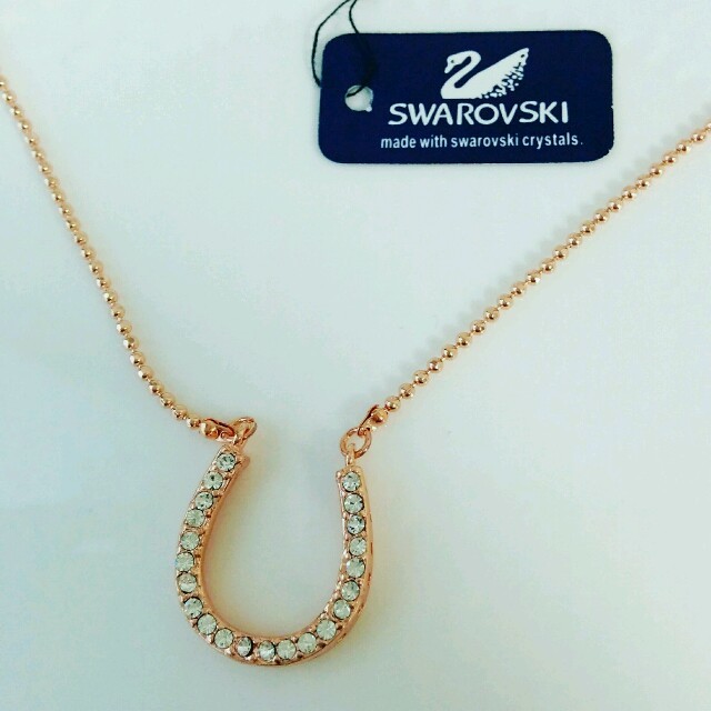 SWAROVSKI(スワロフスキー)のスワロフスキークリスタル使用馬蹄ネックレス　ピンクゴールドカラー レディースのアクセサリー(ネックレス)の商品写真