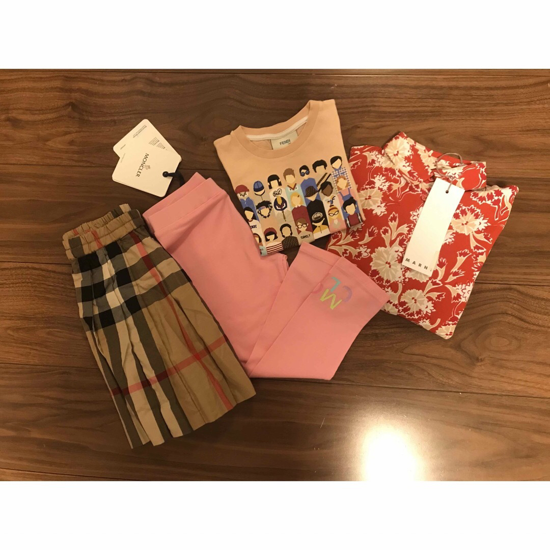 BURBERRY - 新品　バーバリー　スカート　モンクレール　レギンス　フェンディ　Tシャツ　マルニ