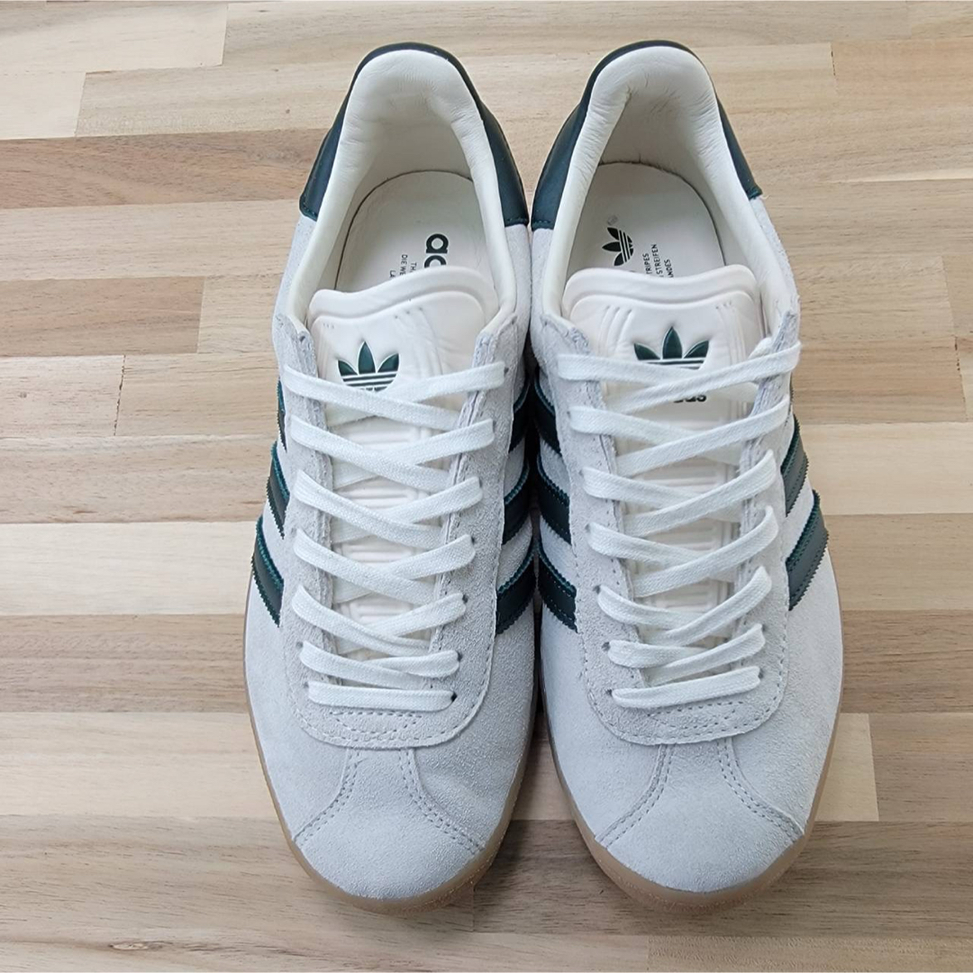 adidas - アディダス ガゼル 85 オフホワイト/カレッジ グリーン adidas - アディダス ガゼル 85 オフホワイト/カレッジ グリーン