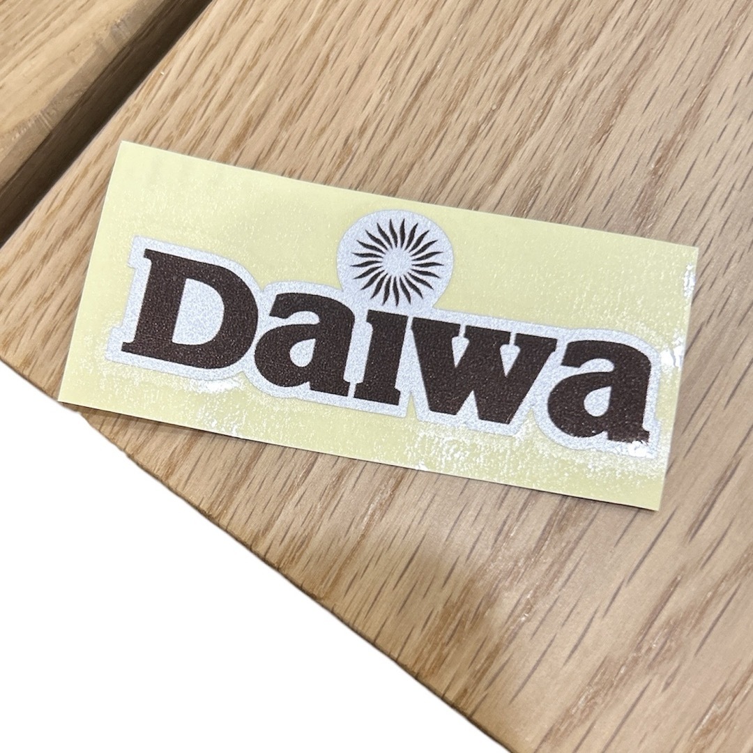 DAIWA - 【即日発送】ダイワ DAIWA 旧ロゴ 防水 ステッカー DAIWA - 【即日発送】ダイワ DAIWA 旧ロゴ 防水 ステッカー