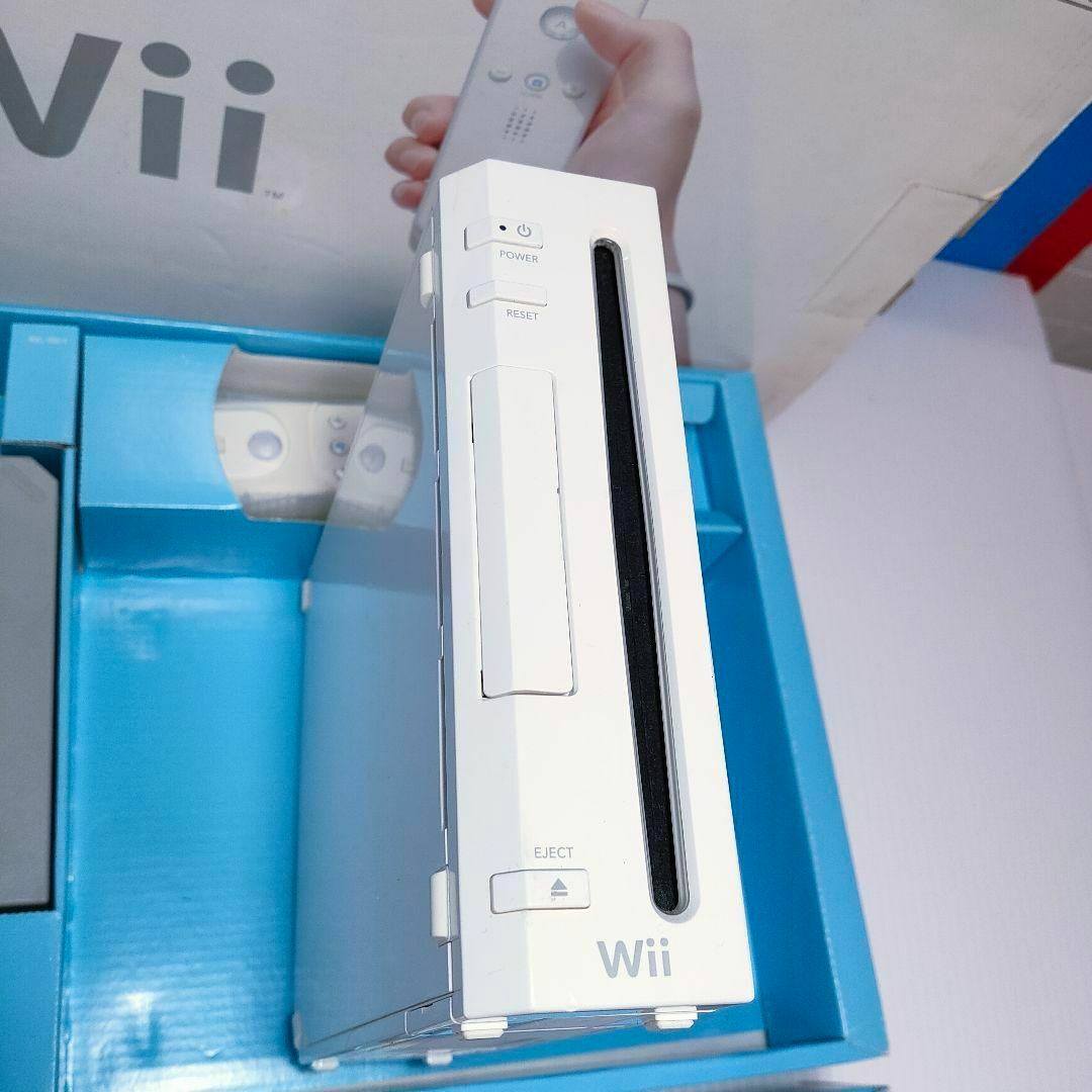 Wii本体 Wiiリモコンプラス2個 Wiiスポーツリゾート同梱 箱付き