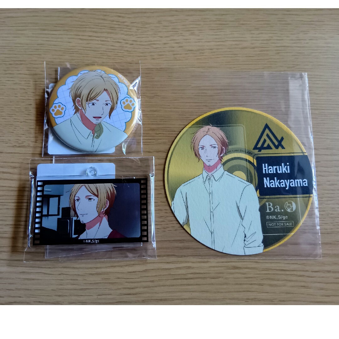 春樹 コースター(andGALLERY)+缶バッジ&アクキー(DMMくじ)ギヴン エンタメ/ホビーのおもちゃ/ぬいぐるみ(キャラクターグッズ)の商品写真