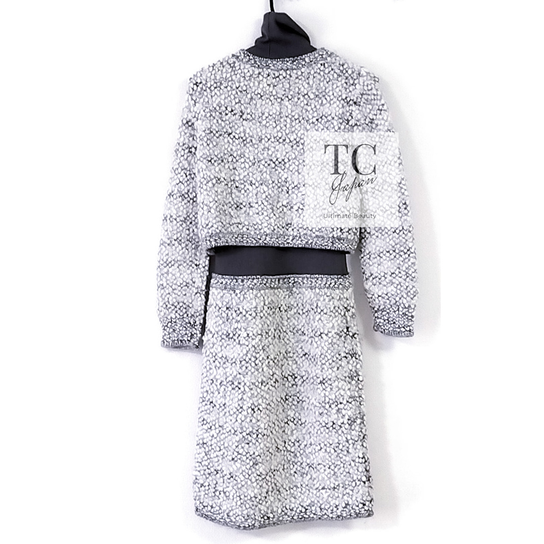 CHANEL - シャネル ワンピース CHANEL グレー ホワイト CHANEL - シャネル ワンピース CHANEL グレー ホワイト