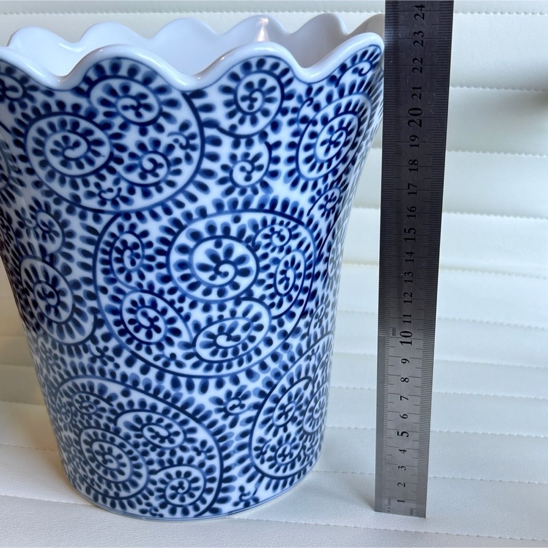 有田焼 - 龍峰窯 染付蛸唐草 陶器製 花型 鉢カバー プランター 有田焼 - 龍峰窯 染付蛸唐草 陶器製 花型 鉢カバー プランター