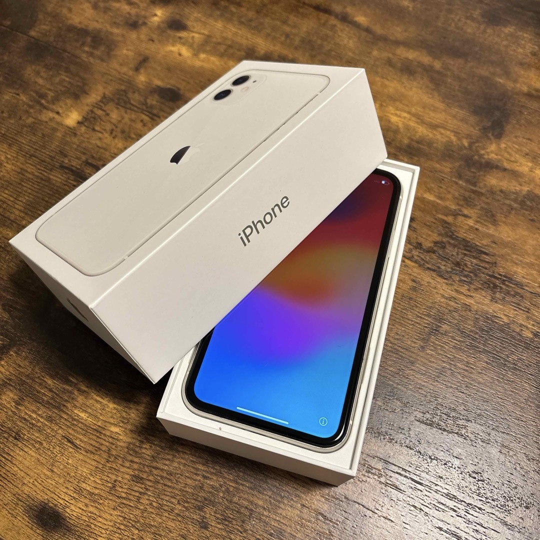 Apple(アップル)の【くまき様専用】アップル iPhone11 64GB ホワイト  スマホ/家電/カメラのスマートフォン/携帯電話(スマートフォン本体)の商品写真