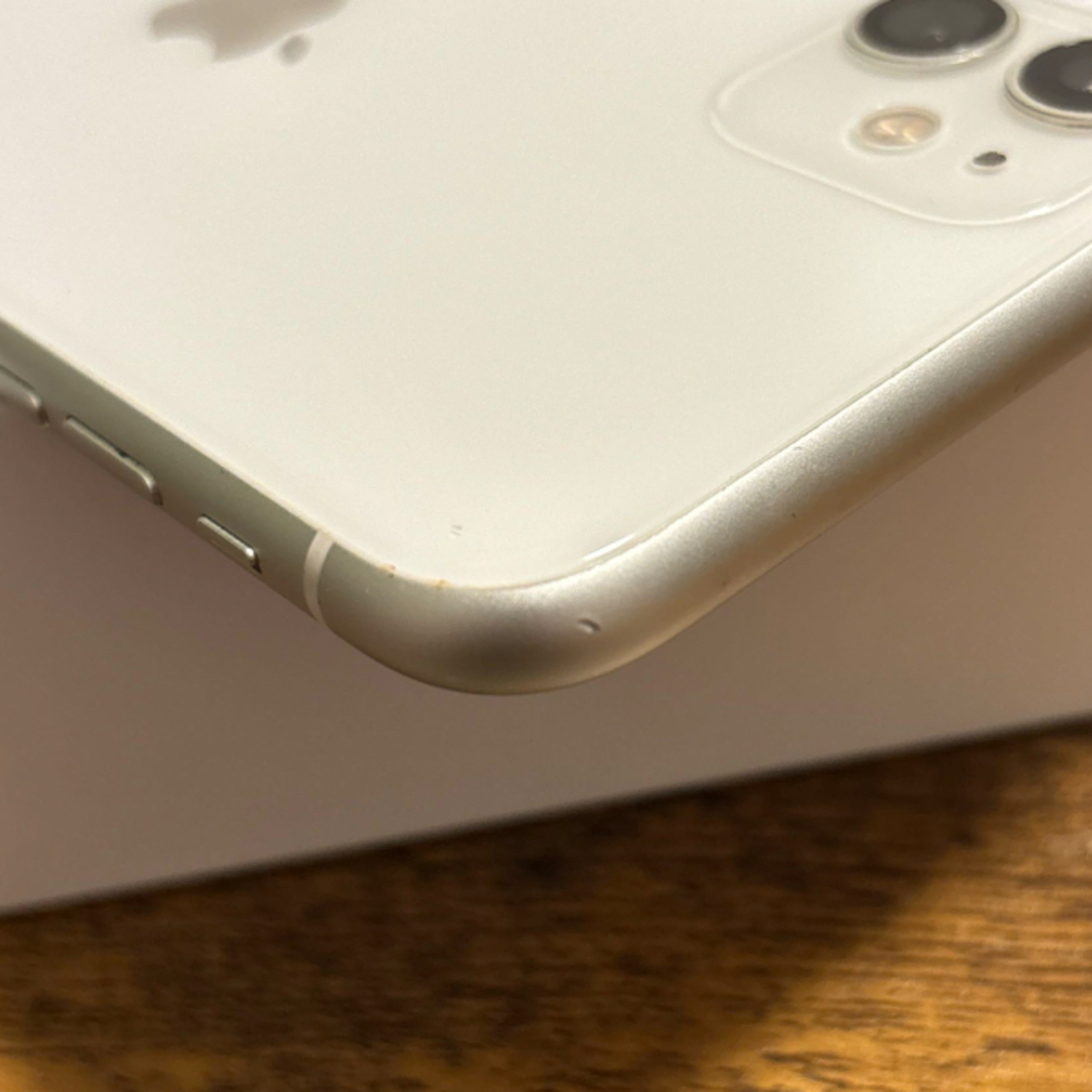Apple(アップル)の【くまき様専用】アップル iPhone11 64GB ホワイト  スマホ/家電/カメラのスマートフォン/携帯電話(スマートフォン本体)の商品写真