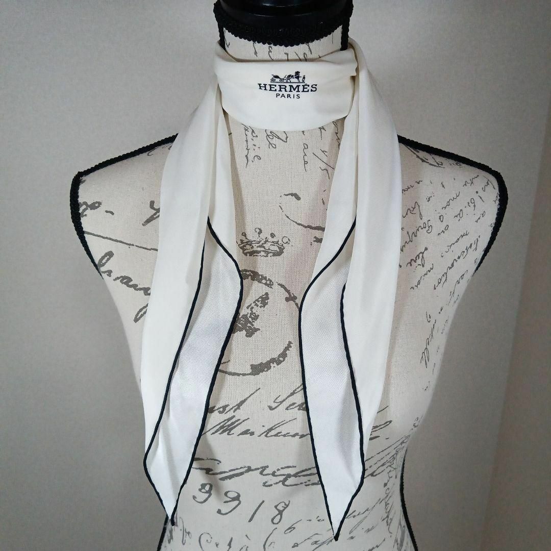 超美品HERMES エルメス ロザンジュPM ひし形スカーフ ロゴ 白x黒 超美品HERMES エルメス ロザンジュPM ひし形スカーフ ロゴ 白x黒