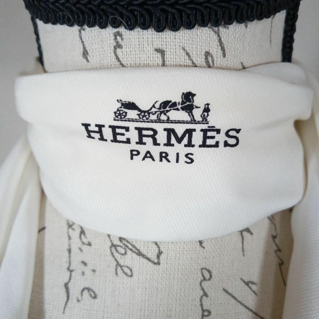 超美品HERMES エルメス ロザンジュPM ひし形スカーフ ロゴ 白x黒 超美品HERMES エルメス ロザンジュPM ひし形スカーフ ロゴ 白x黒