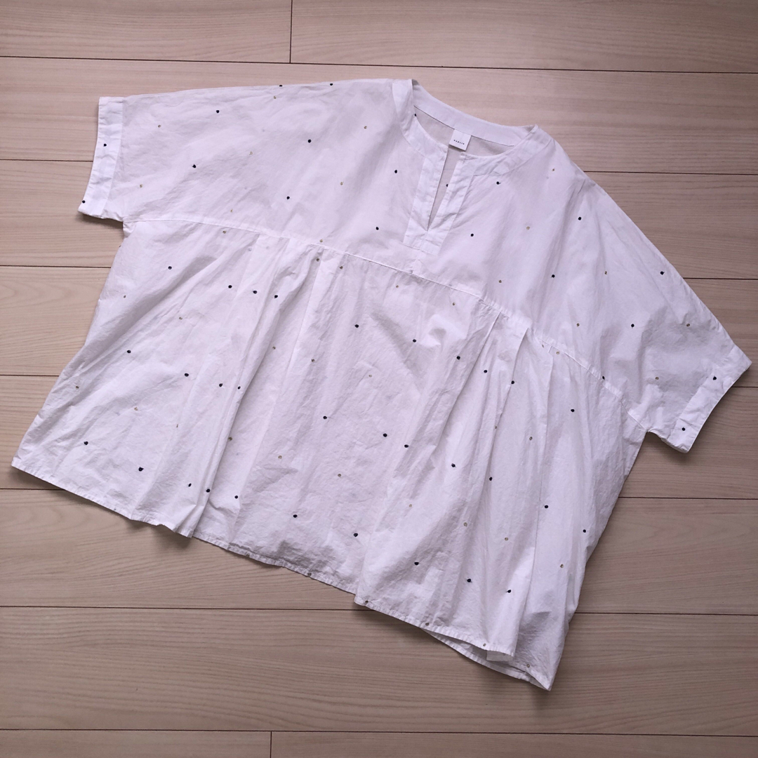 かぐれ - かぐれ ドット刺しゅうワイドプルオーバーの通販 by は かぐれ - かぐれ ドット刺しゅうワイドプルオーバーの通販 by は