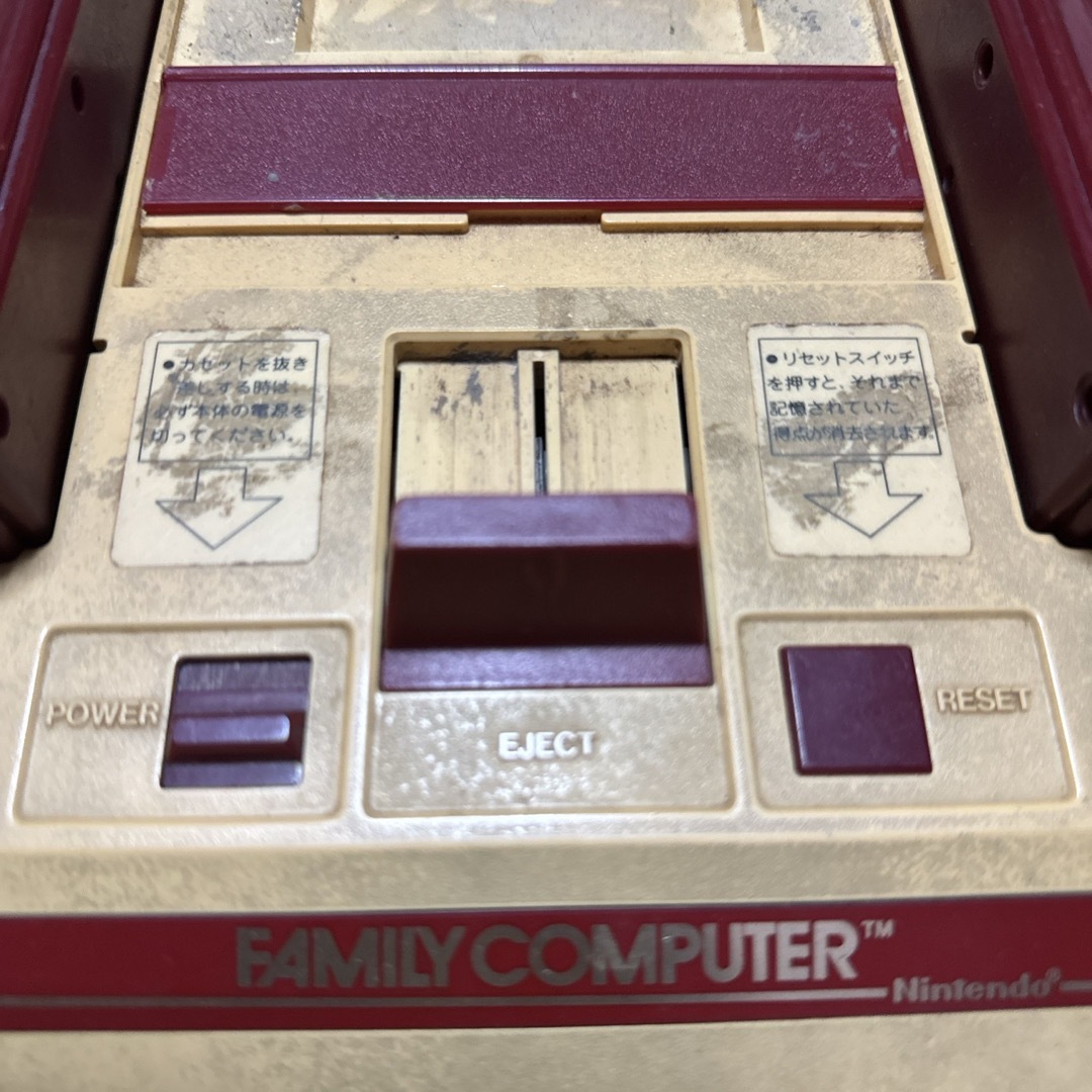 任天堂(ニンテンドウ)のファミコン本体 エンタメ/ホビーのゲームソフト/ゲーム機本体(家庭用ゲーム機本体)の商品写真