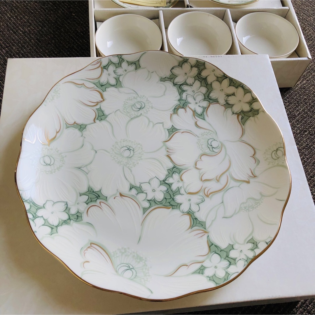 NARUMI - 新品 ナルミ NARUMI 食器セット 11点 花柄 磁器 NARUMI - 新品 ナルミ NARUMI 食器セット 11点 花柄 磁器