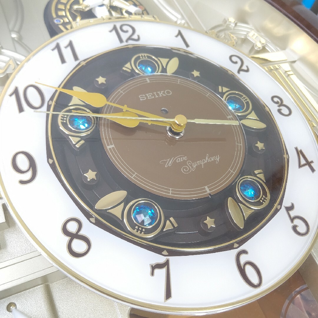 SEIKO(セイコー)の極美品　セイコー クロック 掛け時計 電波  からくり 30曲 RE571B インテリア/住まい/日用品のインテリア小物(掛時計/柱時計)の商品写真