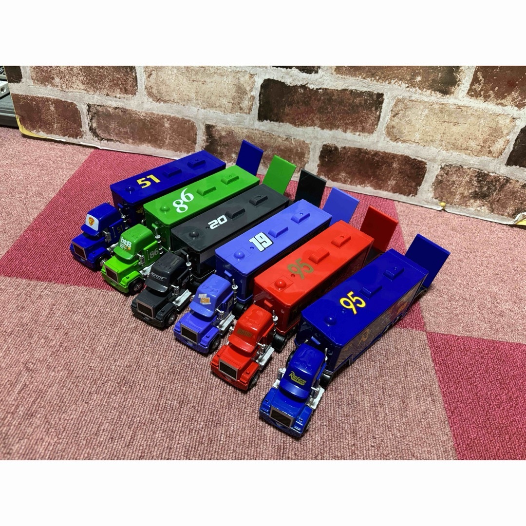 限定出品 カーズ マックトラック トレーラー 11台セット 限定出品 カーズ マックトラック トレーラー 11台セット