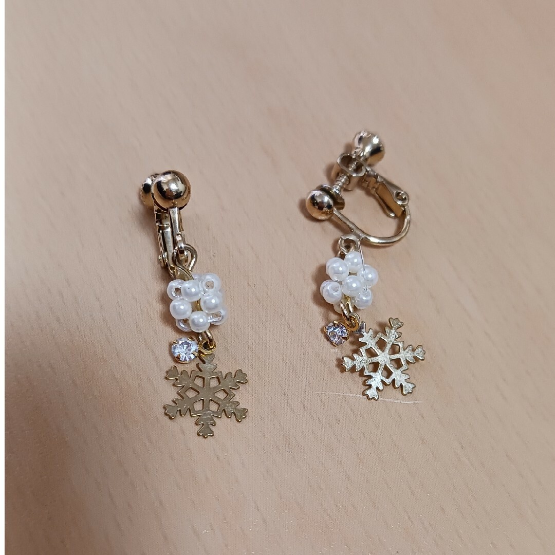 雪の結晶 イヤリング レディースのアクセサリー(イヤリング)の商品写真