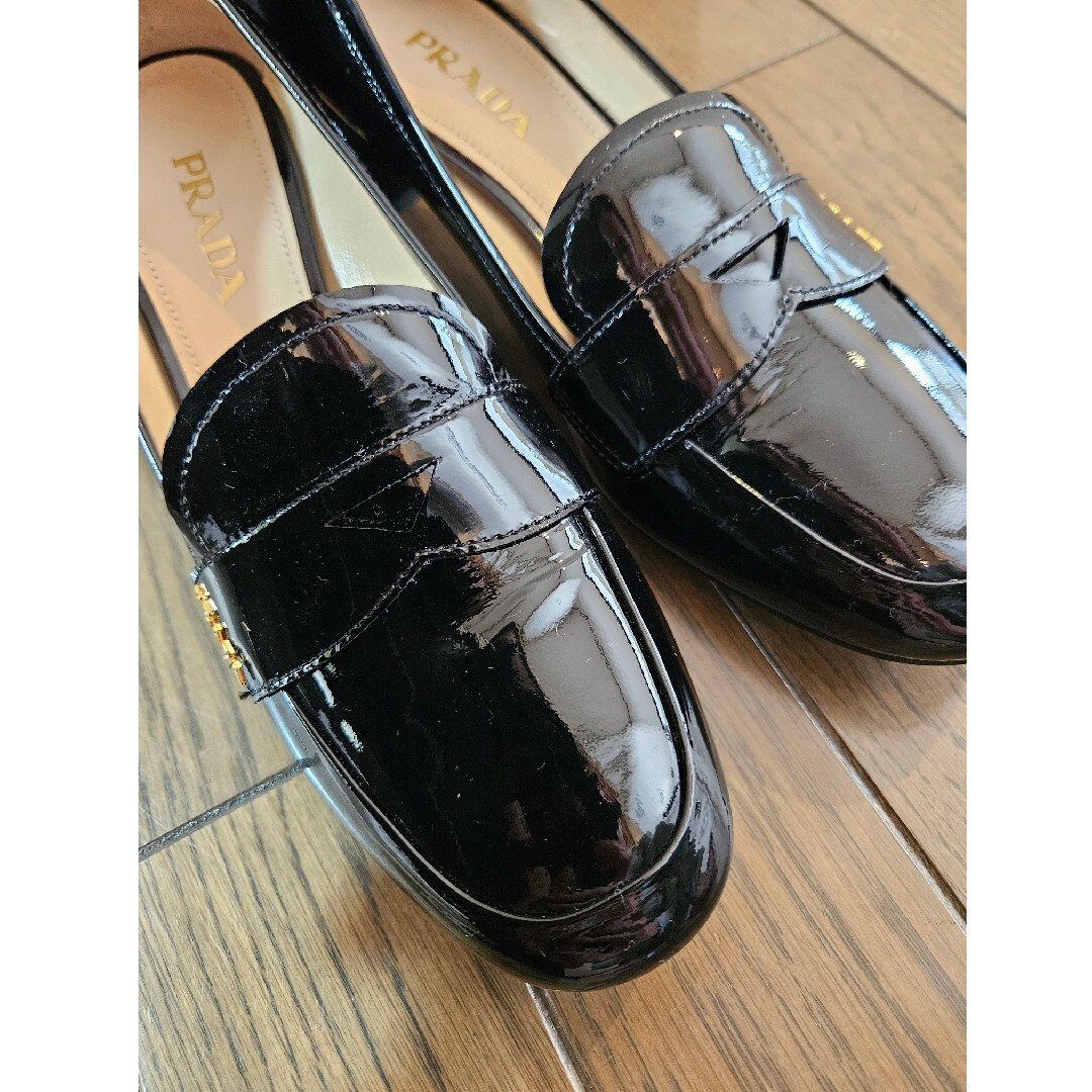 PRADA - PRADAプラダ エナメル ローファー パンプス 37.5黒の PRADA - PRADAプラダ エナメル ローファー パンプス 37.5黒の