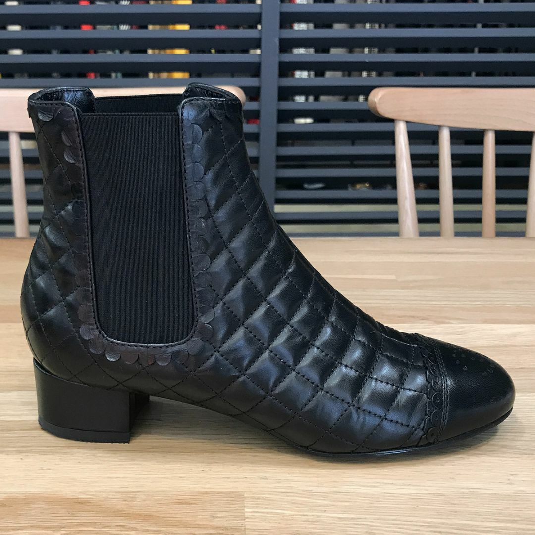CHANEL - 超美品 シャネル マトラッセ ココマーク ブーティ CHANEL - 超美品 シャネル マトラッセ ココマーク ブーティ