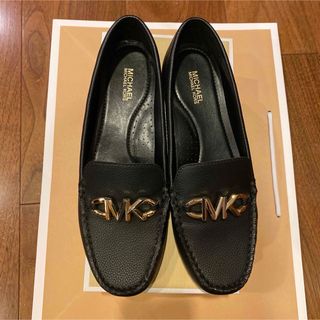 MICHAEL KORS(ローファー/革靴)のフリマアイテム一覧 MICHAEL KORS(ローファー/革靴)のフリマアイテム一覧