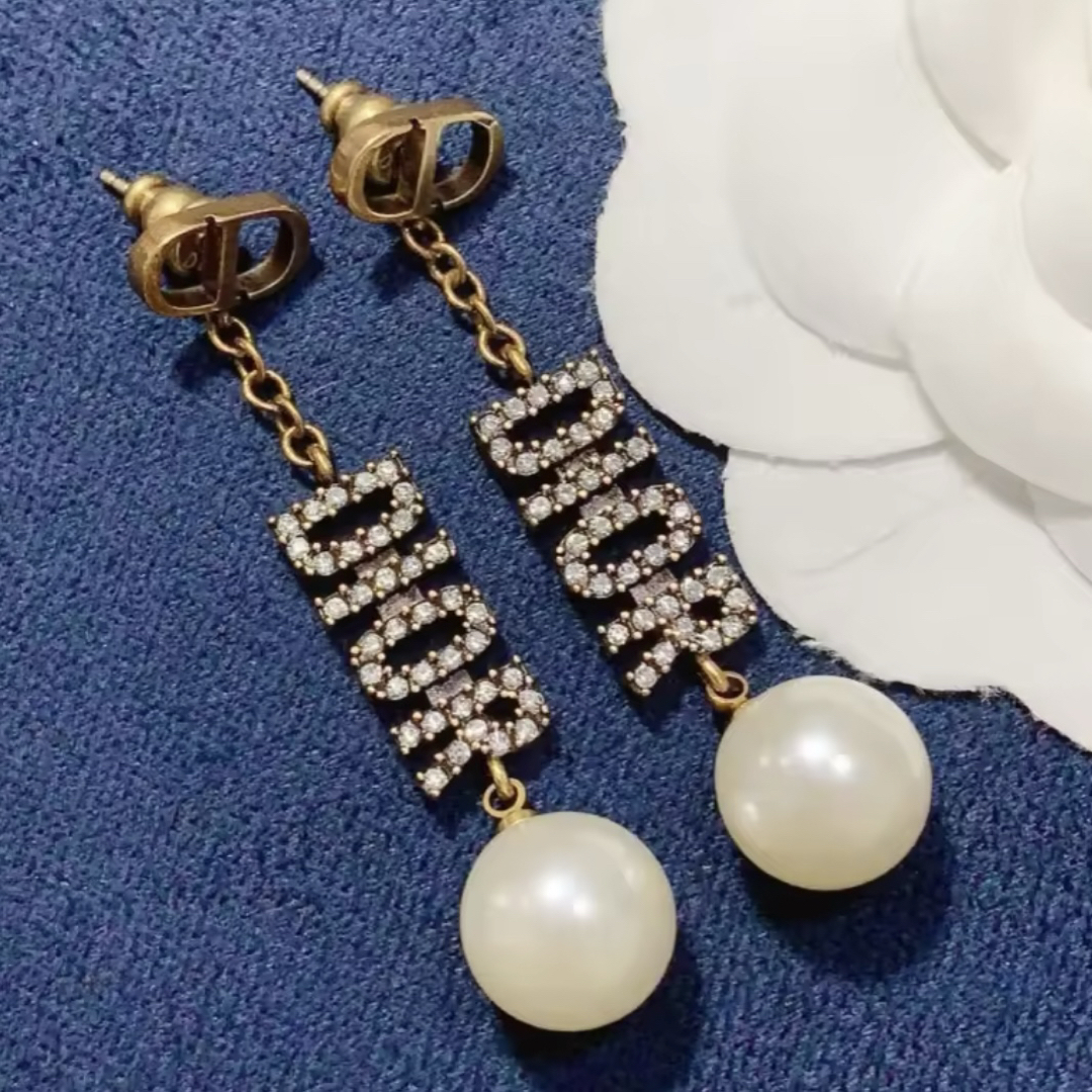 Christian Dior(クリスチャンディオール)のDiorヴィンテージピアス 刻印付き パール ヴィンテージゴールド 揺れる レディースのアクセサリー(ピアス)の商品写真