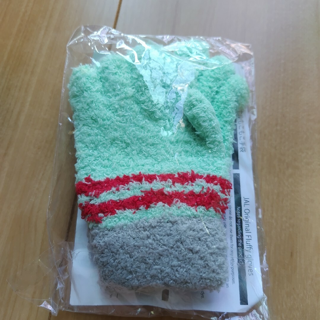 JAL(日本航空)(ジャル(ニホンコウクウ))のJAL オリジナル もこもこ手袋 手袋 子供用 新品 キッズ/ベビー/マタニティのこども用ファッション小物(手袋)の商品写真