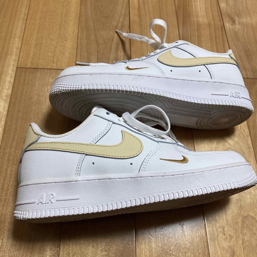 NIKE - Nike Air Force 1 ホワイト ゴールドの通販 by ララ's NIKE - Nike Air Force 1 ホワイト ゴールドの通販 by ララ's