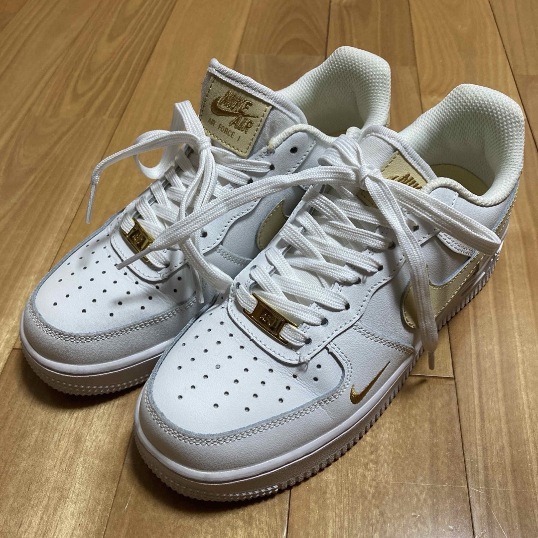 NIKE - Nike Air Force 1 ホワイト ゴールドの通販 by ララ's NIKE - Nike Air Force 1 ホワイト ゴールドの通販 by ララ's