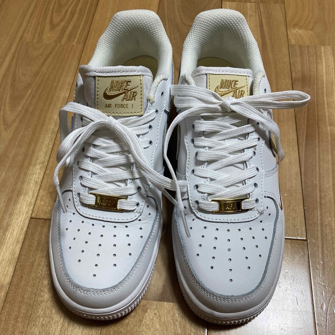 NIKE - Nike Air Force 1 ホワイト ゴールドの通販 by ララ's NIKE - Nike Air Force 1 ホワイト ゴールドの通販 by ララ's
