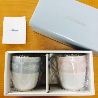 ノリタケ(Noritake)のみい様専用【ノリタケ】ペアマグカップ【新品 箱入】レースウッドゴールド(グラス/カップ)